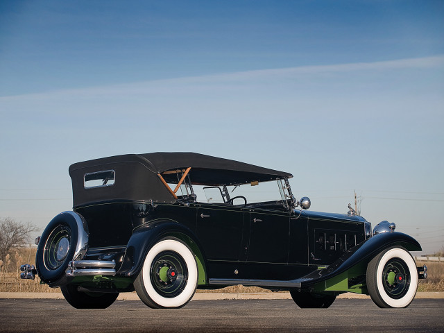 Old model car parked road #2 free wallpaper for desktop - medium preview image