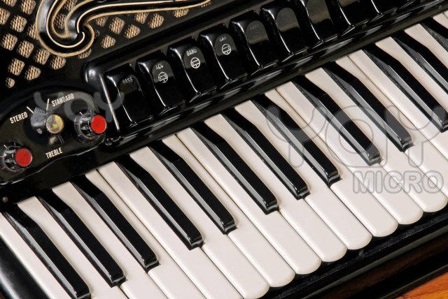 Piano keyboard closeup keys knobs free wallpaper for desktop - medium preview image