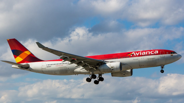 Red white plane flying sky free wallpaper for desktop - medium preview image