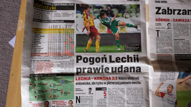 Newspaper sports articles soccer player free wallpaper for desktop - medium preview image