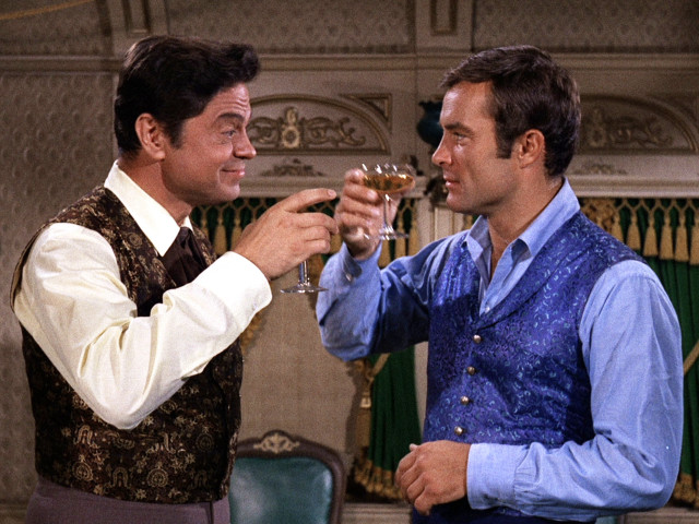 Men toasting wine glasses green free wallpaper for desktop - medium preview image