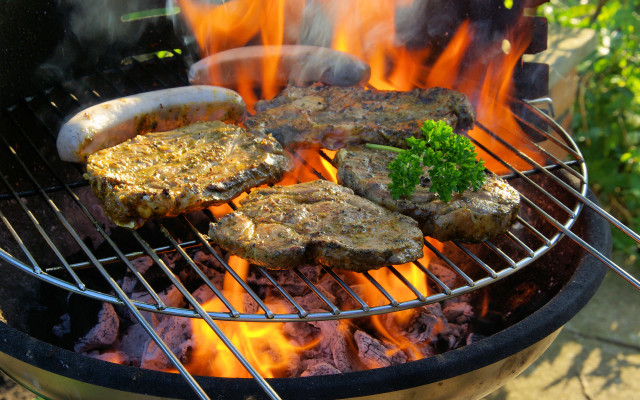 Grill hamburgers steaks cooking garnish free wallpaper for desktop - medium preview image