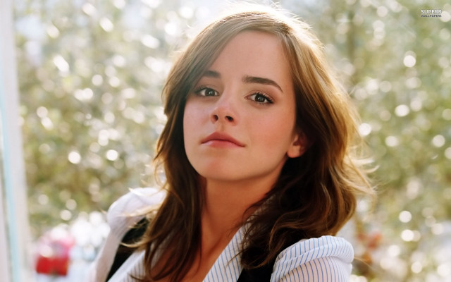 Woman white shirt black vest free wallpaper for desktop - medium preview image