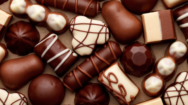 Box of chocolates white brown free wallpaper for desktop - medium preview image