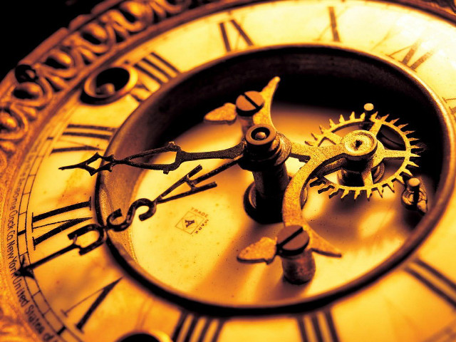 Close up gold clock face free wallpaper for desktop - medium preview image