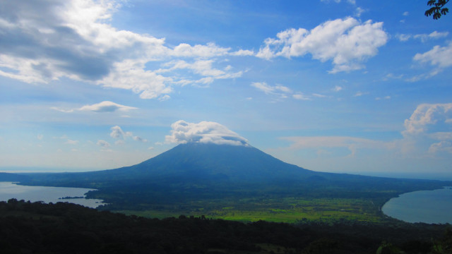 Mountain lake cloud water sky free wallpaper for desktop - medium preview image