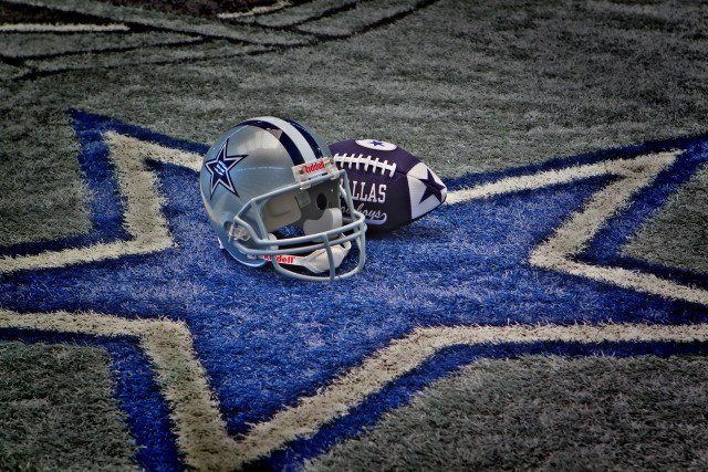 Football helmet football carpet star free wallpaper for desktop - medium preview image