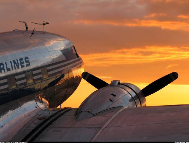 Plane airlines wing chrome cityscape free wallpaper for desktop - medium preview image