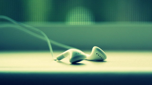 Ear buds table window sill free wallpaper for desktop - medium preview image