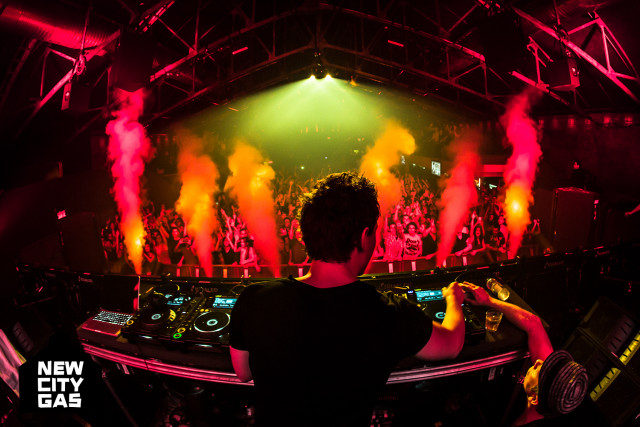 Dj mixing concert crowd night #2 free wallpaper for desktop - medium preview image