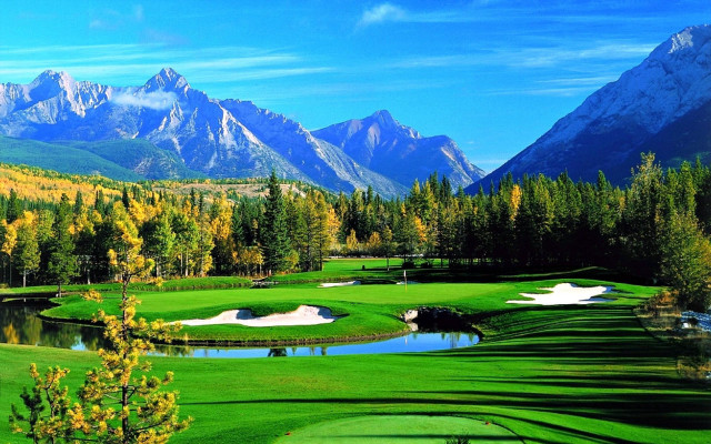 Golf course pond mountains trees free wallpaper for desktop - medium preview image