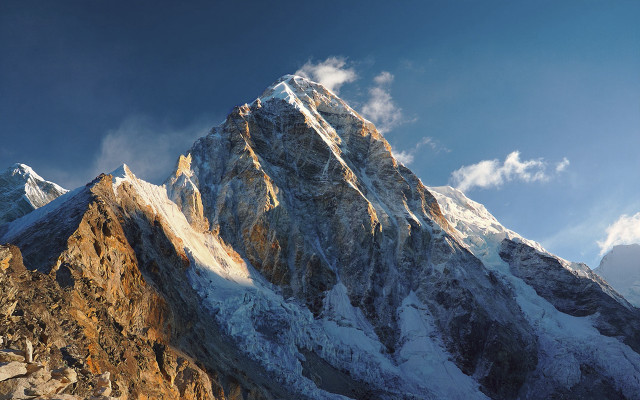 Tall snowy mountain blue sky free wallpaper for desktop - medium preview image
