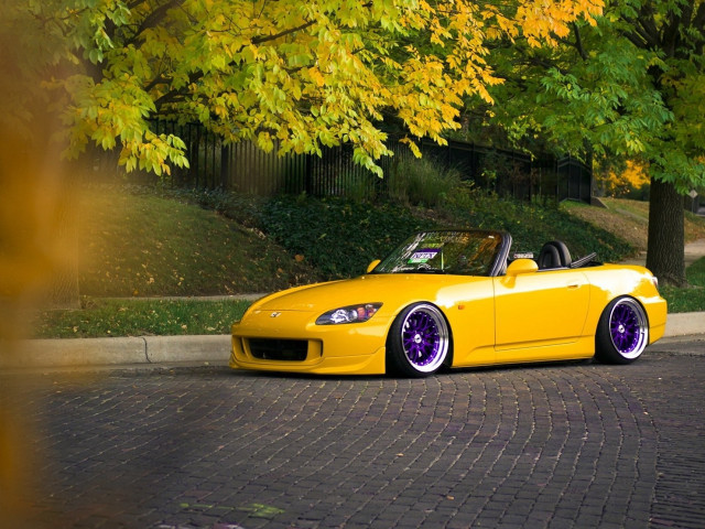 Yellow sports car autumn leaves free wallpaper for desktop - medium preview image
