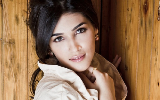 Woman posing jacket jeans picture free wallpaper for desktop - medium preview image