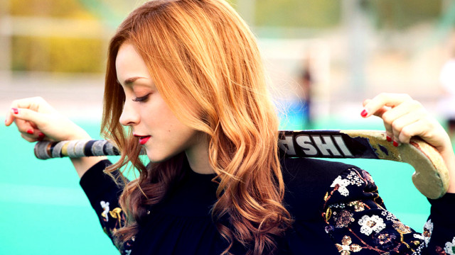 Woman tennis redhair blonde nails free wallpaper for desktop - medium preview image