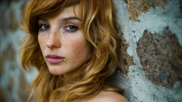 Freckled blonde woman wall blurred free wallpaper for desktop - medium preview image