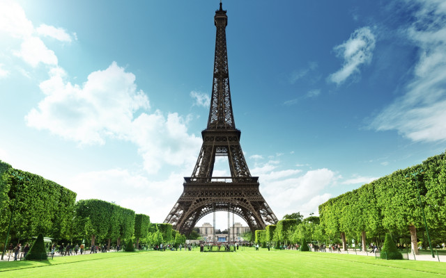 Tall tower spire park paris free wallpaper for desktop - medium preview image
