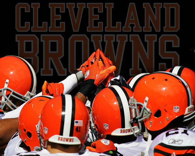 Football players orange helmets cleveland free wallpaper for desktop - medium preview image