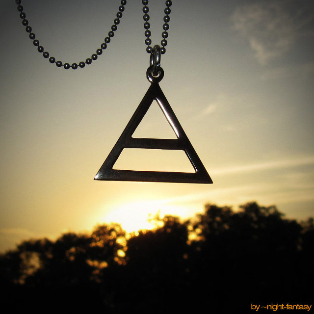 Triangle pendant sunset chain trees free wallpaper for tablet - medium preview image