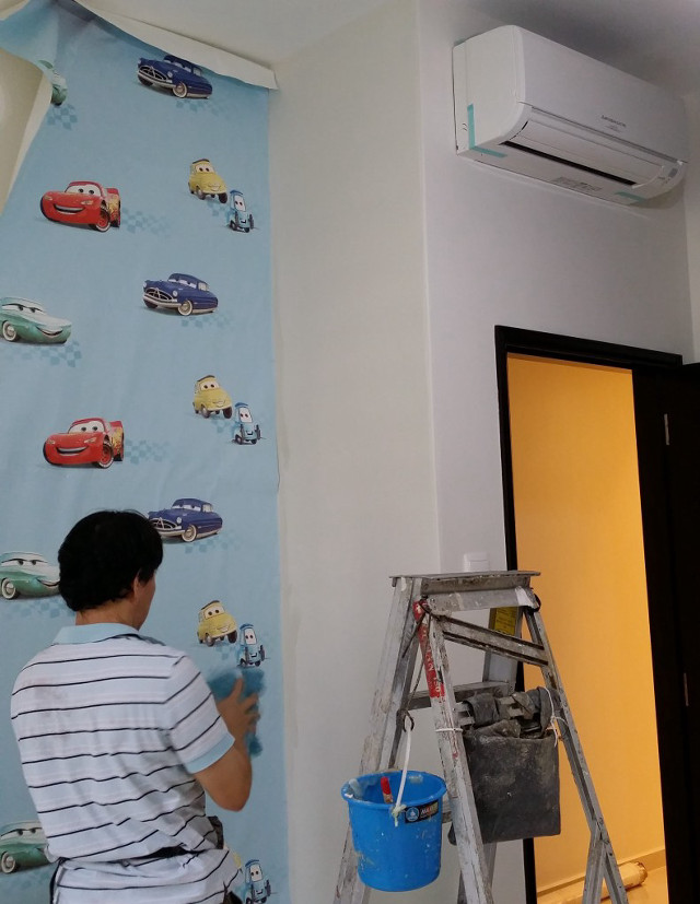Man painting wall cars ladder free wallpaper for mobile - medium preview image