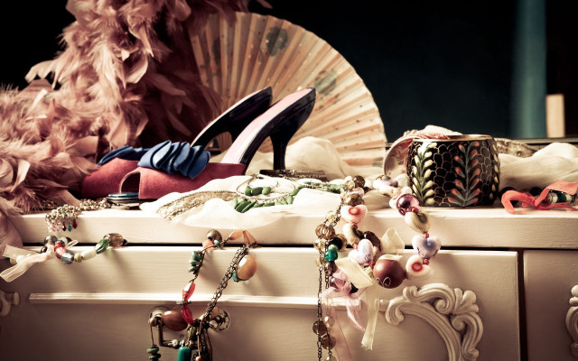 Woman shoes jewelry dresser fan free wallpaper for desktop - medium preview image