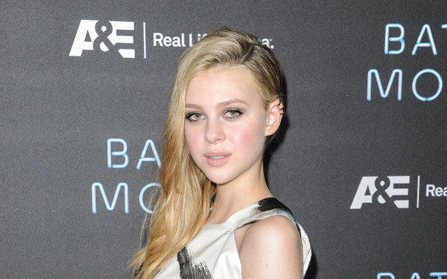 Alice prin blonde dress bat free wallpaper for desktop - medium preview image