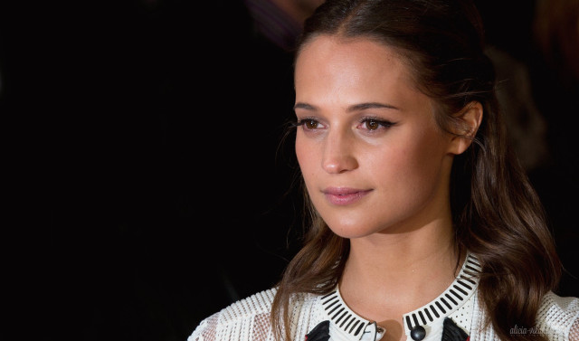 Celia fiennes black and white free wallpaper for desktop - medium preview image