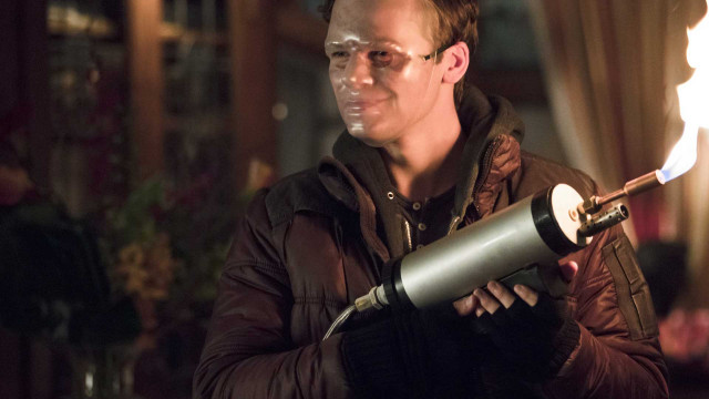 Man holding lighter jacket glasses free wallpaper for desktop - medium preview image