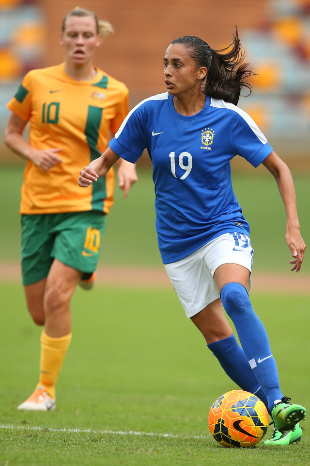 Soccer kick female watch boys free wallpaper for mobile - medium preview image