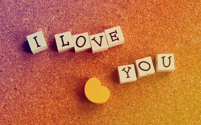 I love you heart yellow free wallpaper for desktop - medium preview image
