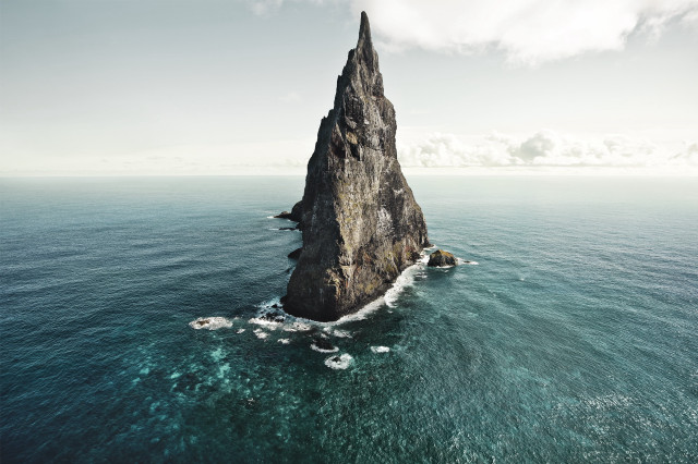 Rock sticking ocean middle water free wallpaper for desktop - medium preview image