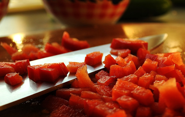 Knife cutting fruit cutting board free wallpaper for desktop - medium preview image