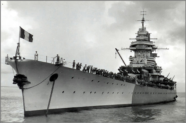 Large ship warship crane flag free wallpaper for desktop - medium preview image