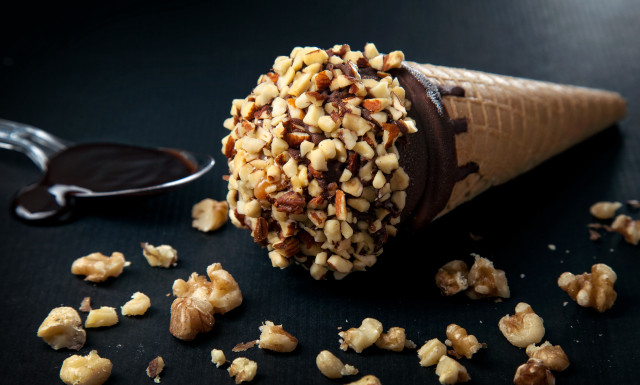 Ice cream nuts chocolate sauce free wallpaper for desktop - medium preview image