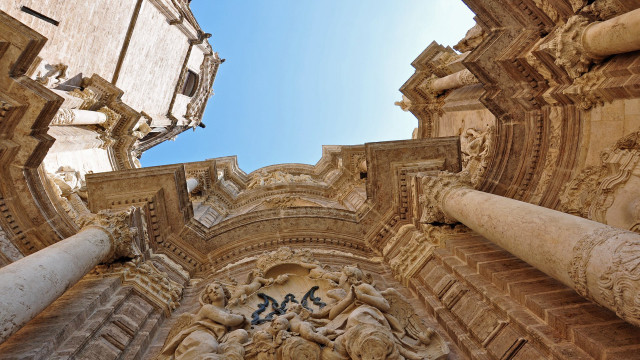 Tall building sky columns graffiti free wallpaper for desktop - medium preview image