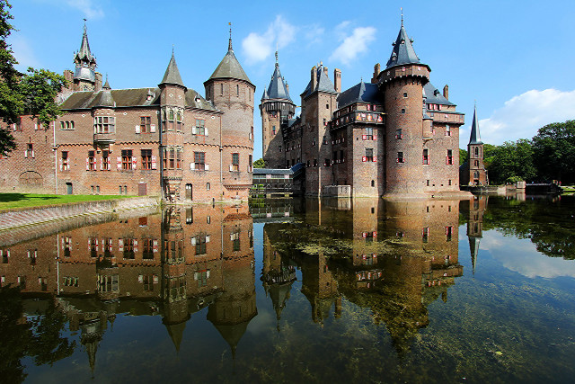 Castle moat reflection water surface free wallpaper for desktop - medium preview image