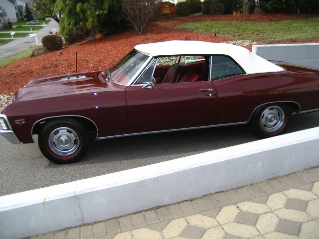 Maroon white car parked road free wallpaper for desktop - medium preview image