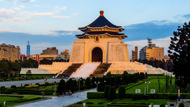 Large building steeple fountain sky free wallpaper for desktop - medium preview image