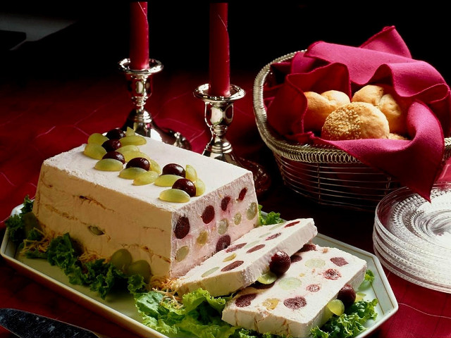 Cake grapes basket bread candles free wallpaper for desktop - medium preview image
