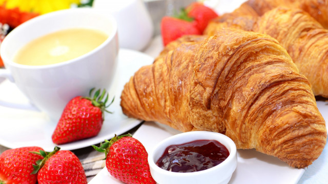 Croissant strawberries coffee plate bowl free wallpaper for desktop - medium preview image