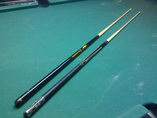 Pool table two cues and free wallpaper for desktop - medium preview image