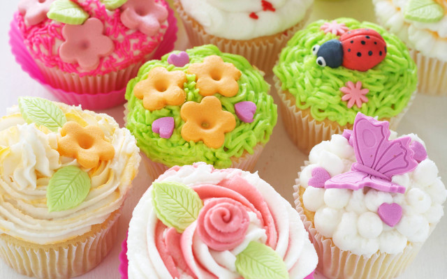 Cupcakes on table with icing free wallpaper for desktop - medium preview image