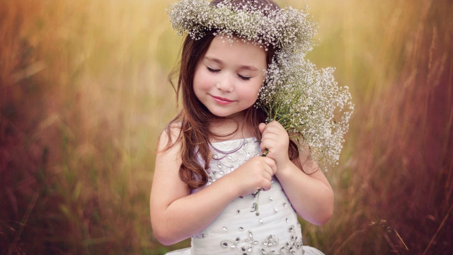 Little girl white dress flower #2 free wallpaper for desktop - medium preview image