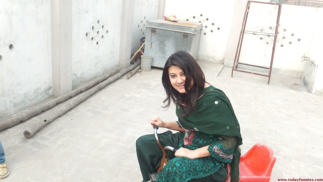 Woman red chair courtyard fruit free wallpaper for desktop - medium preview image