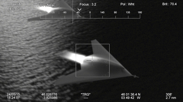 Black white plane water light free wallpaper for desktop - medium preview image