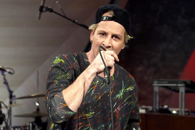 Man microphone hat hand performance free wallpaper for desktop - medium preview image