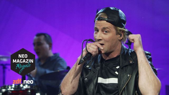 Man leather jacket singing microphone free wallpaper for desktop - medium preview image