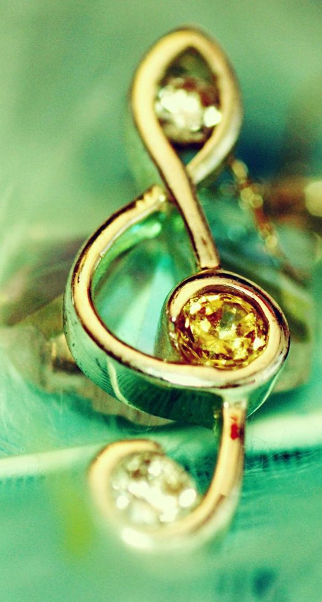 Close up yellow diamond ring free wallpaper for mobile - medium preview image