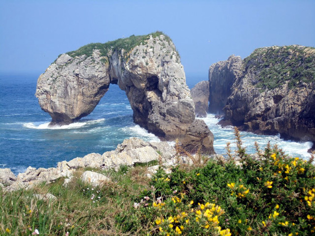 Rock formation ocean arch yellow free wallpaper for desktop - medium preview image