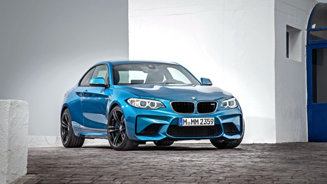 Blue bmw car parked building free wallpaper for desktop - medium preview image